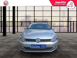 Silber (reflexsilber metallic) Gebraucht 2016 VW Golf VII Trendline Limousine | 10.999 € (Guter Preis)