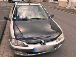 Grau Gebraucht 1999 Peugeot 106 Kleinwagen | 1.000 € (Fairer Preis)