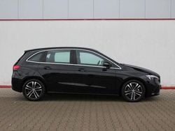 Kosmosschwarz metallic 191u Gebraucht 2024 Mercedes B180 Progressive Van / Kleinbus | 25.250 € (Superpreis)