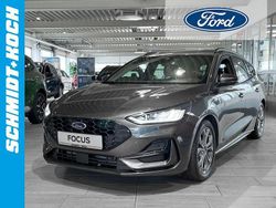 Grau Gebraucht 2024 Ford Focus ST-Line Limousine | 24.450 € (Guter Preis)