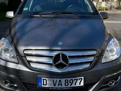 Grau Gebraucht 2011 Mercedes B200 Van / Kleinbus | 6.000 € (Teuer)