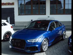 Blau Gebraucht 2018 Audi RS3 Sport Kleinwagen | 50.670 €