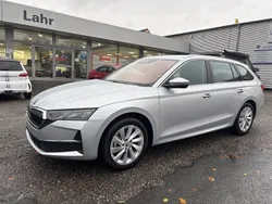 Brilliantsilber metallic Neu 2024 Skoda Octavia Selection Kombi | 34.570 € (Fairer Preis)