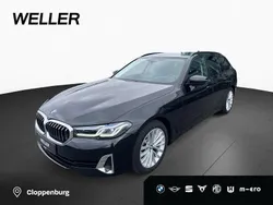 Saphirschwarz (schwarz) Gebraucht 2022 BMW 530 Luxury Line Kombi | 35.950 € (Guter Preis)