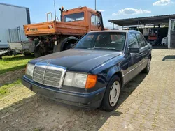 Blau Gebraucht 1991 Mercedes E230 Limousine | 2.250 €