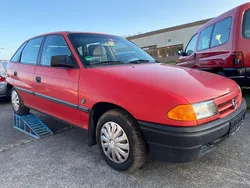Rot Gebraucht 1994 Opel Astra Limousine | 1.350 €