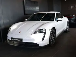 Weiß Gebraucht 2021 Porsche Taycan Limousine | 66.900 €
