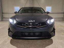 Pentagrau metallic pentagrau metallic Gebraucht 2024 Kia Ceed Sportswagon Kombi | 25.689 € (Fairer Preis)