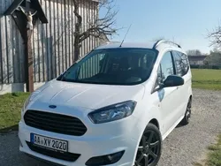 Weiß Gebraucht 2017 Ford Tourneo Courier Sport Van / Kleinbus | 11.800 € (Fairer Preis)