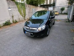 Schwarz Gebraucht 2011 Opel Zafira Van / Kleinbus | 2.850 € (Etwas zu teuer)