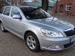 Silber Gebraucht 2012 Skoda Octavia Family Kombi | 6.350 € (Guter Preis)