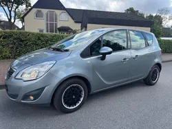 Silber Gebraucht 2011 Opel Meriva Edition Van / Kleinbus | 2.850 € (Fairer Preis)