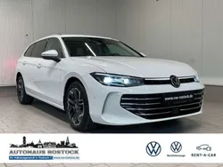 Weiß Gebraucht 2024 VW Passat Elegance Kombi | 40.990 €