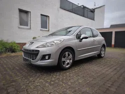 Silber Gebraucht 2011 Peugeot 207 Premium Kleinwagen | 5.990 € (Teuer)