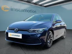 Blau Gebraucht 2022 VW Golf VIII Kleinwagen | 21.599 € (Guter Preis)