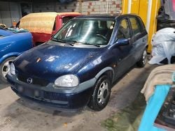 Blau Gebraucht 2000 Opel Corsa Kleinwagen | 450 € (Guter Preis)