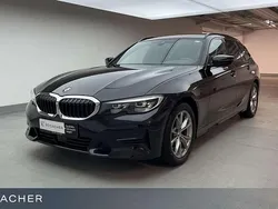Saphirschwarz metallic Gebraucht 2022 BMW 320 Shadowline Kombi | 28.449 € (Guter Preis)