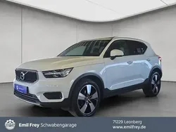 Weiß Gebraucht 2022 Volvo XC40 Momentum SUV | 27.970 € (Fairer Preis)