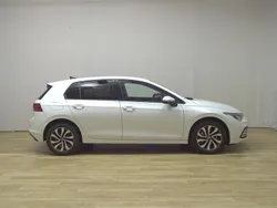 Weiss Gebraucht 2022 VW Golf VIII Active Limousine | 20.680 € (Superpreis)