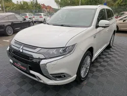 Weiß Gebraucht 2018 Mitsubishi Outlander P-HEV Edition SUV | 18.990 € (Fairer Preis)