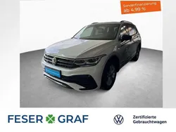 Oryxweiß perlmutteffekt Gebraucht 2024 VW Tiguan Allspace R-line SUV | 45.440 € (Fairer Preis)