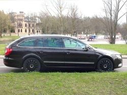 Braun Gebraucht 2012 Skoda Superb LAURIN & KLEMENT Kombi | 3.000 €