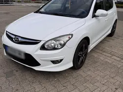 Weiß Gebraucht 2011 Hyundai i30 Style Limousine | 5.799 € (Teuer)