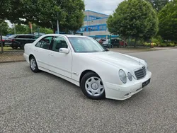 Weiß Gebraucht 2001 Mercedes E200 Classic Limousine | 9.999 €