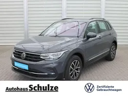 Grau Gebraucht 2021 VW Tiguan Life SUV | 28.990 € (Etwas zu teuer)