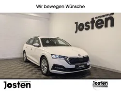 Weiß (candyweiss) Gebraucht 2022 Skoda Octavia Ambition Limousine | 20.890 € (Guter Preis)