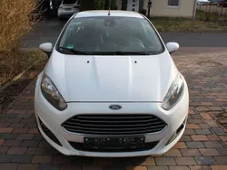 Weiß Gebraucht 2014 Ford Fiesta SYNC Edition Kleinwagen | 2.950 €
