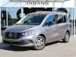 Grau Gebraucht 2024 Mercedes EQT200 Style Van / Kleinbus | 26.799 €