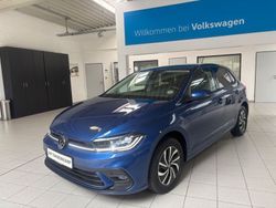 Reefblue (metallic) Gebraucht 2022 VW Polo Life Limousine | 19.980 € (Etwas zu teuer)