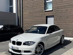 Weiß Gebraucht 2011 BMW 118 Coupé M Sport Coupé | 9.490 € (Etwas zu teuer)