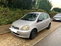 Silber Gebraucht 2000 Toyota Yaris Kleinwagen | 1.990 € (Guter Preis)