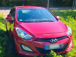 Rot Gebraucht 2015 Hyundai i30 Kleinwagen | 9.500 €