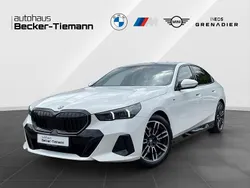 Alpinweiß uni Gebraucht 2023 BMW 520 M Sport Limousine | 54.798 € (Fairer Preis)