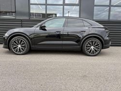 Schwarz Gebraucht 2025 Porsche Macan 4 Electric SUV | 84.700 € (Superpreis)
