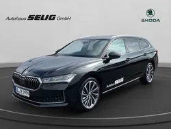 Onyx schwarz metallic/onyx sch Gebraucht 2024 Skoda Superb LAURIN & KLEMENT Kombi | 43.330 € (Teuer)