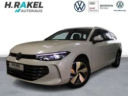 Weiß Gebraucht 2024 VW Passat Business Kombi | 35.980 €