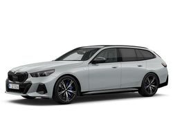 Grau Gebraucht 2024 BMW 540 Comfort Edition Kombi | 71.111 €