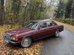Rot Gebraucht 1983 Mercedes 300 Limousine | 12.500 €