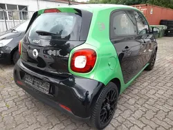 Schwarz / grün schwarz / grün Gebraucht 2018 Smart ForFour Electric Drive Passion Limousine | 9.418 € (Fairer Preis)