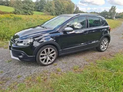 Schwarz Gebraucht 2016 VW Polo Cross Kleinwagen | 11.300 € (Etwas zu teuer)