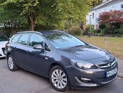 Grau Gebraucht 2014 Opel Astra Edition Kombi | 6.300 € (Teuer)