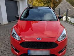 Rot Gebraucht 2016 Ford Focus ST-Line Kombi | 9.999 € (Fairer Preis)
