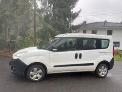 Weiß Gebraucht 2014 Opel Combo Selection Van / Kleinbus | 3.900 € (Fairer Preis)