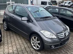 Grau Gebraucht 2010 Mercedes A180 Sport Edition Limousine | 700 €