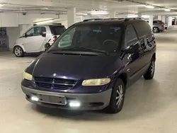 Violet Gebraucht 1998 Chrysler Voyager Van / Kleinbus | 3.000 €