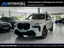 Mineralweiss metallic Gebraucht 2024 BMW X7 M Sport SUV | 91.990 €